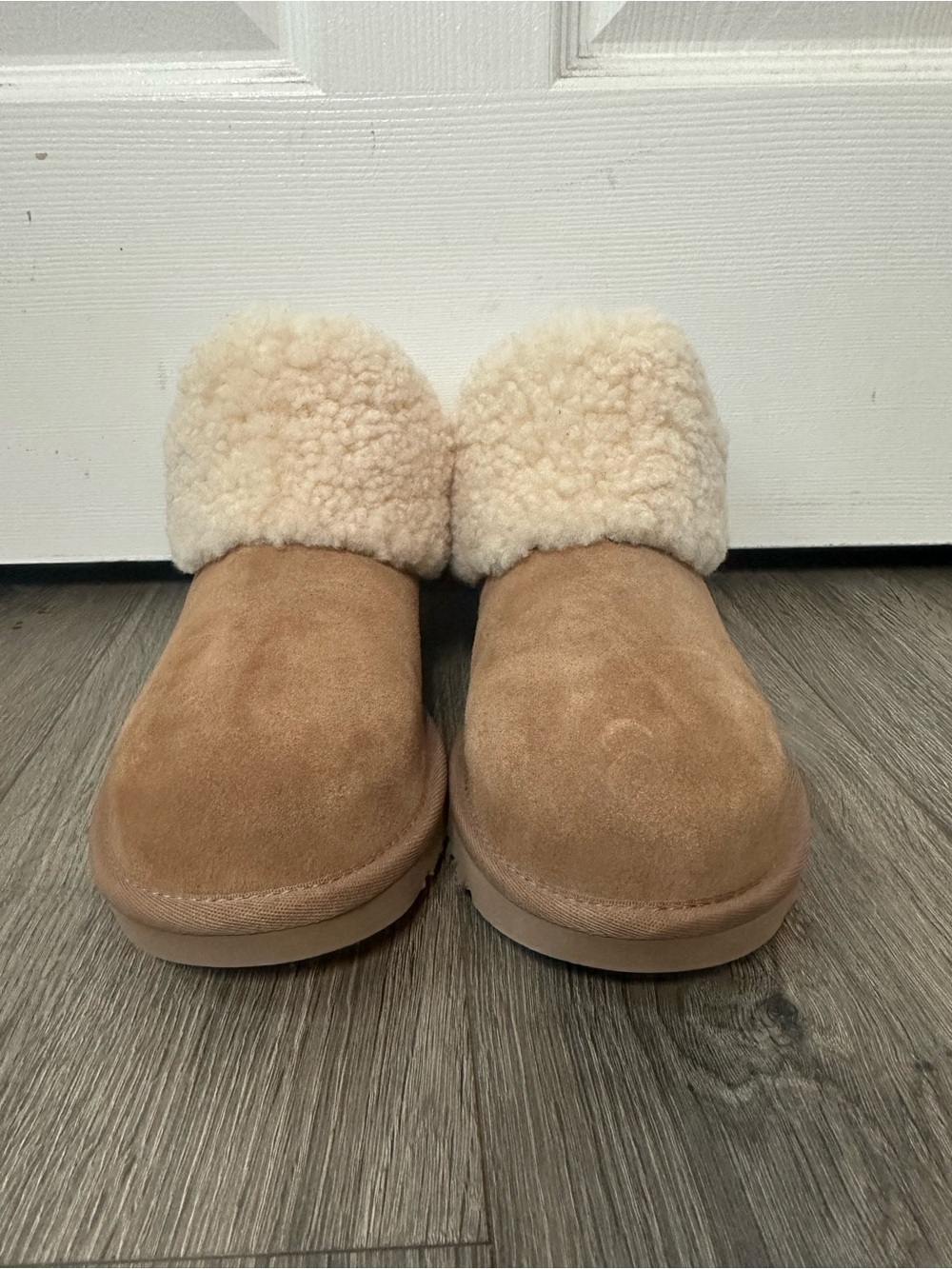 UGG Classic Ultra Mini Braid Boots — Chestnut — Size 8 - Picture 2 of 6